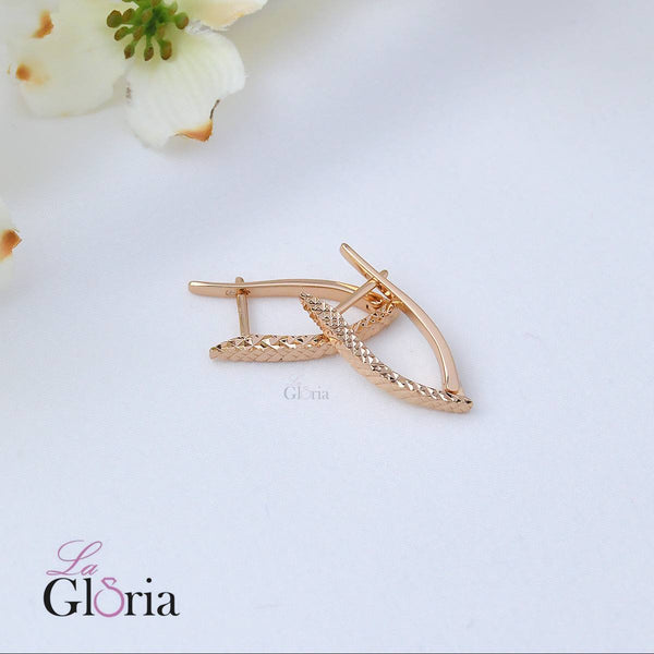 حلق ذهبي متداخل