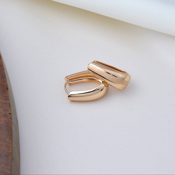 حلق ذهبي عريض