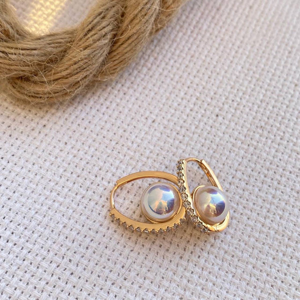 حلق لؤلؤ ذهبي