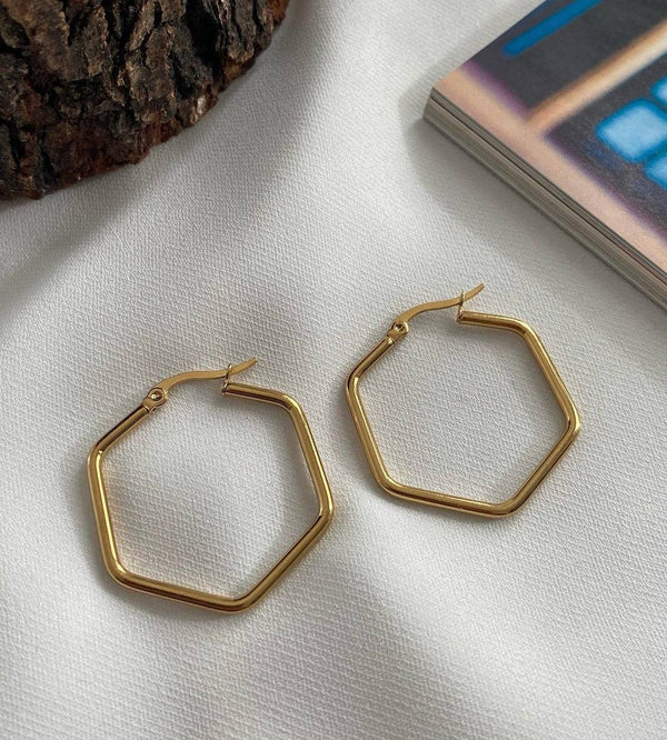 حلق سداسي ذهبي