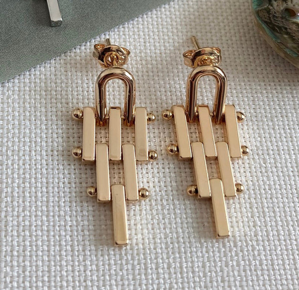 حلق هندسي ذهبي